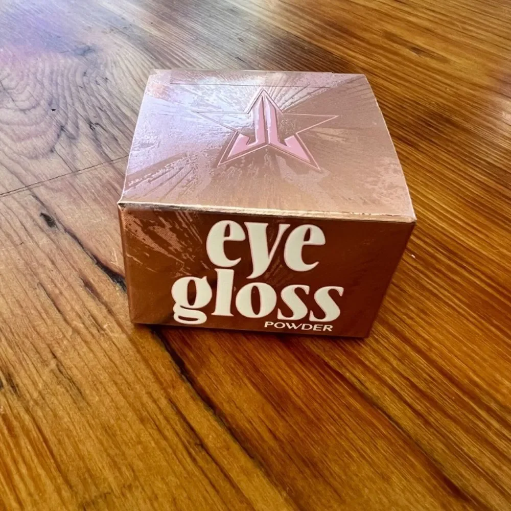 VOYEUIRSM New in Box Jeffree Star Eye Gloss Light Brown silver pink gold